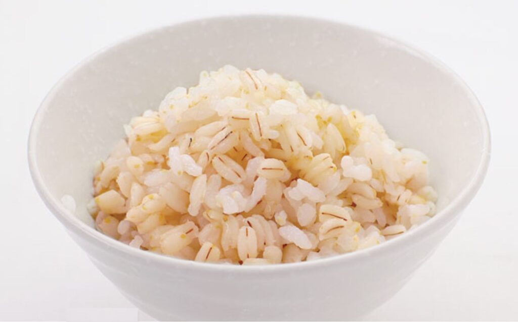 麦飯はなぜ血糖値スパイクを抑えるのか｜白米との違いを解説